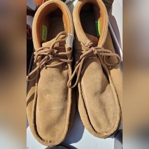 Men's 20X leather shoes. Size 8.5.